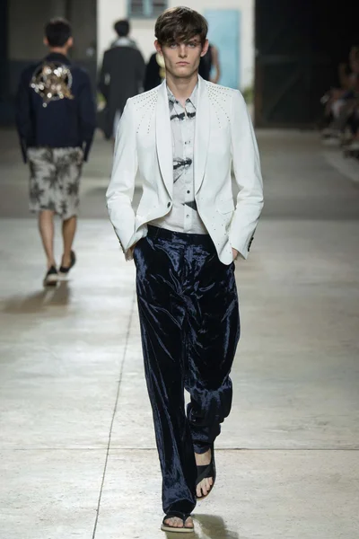 Look 45